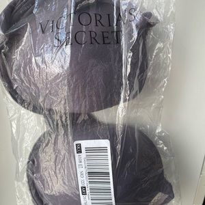 Victoria’s Secret 32DDD body by Victoria bra new in bag